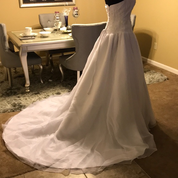 DAVID’S BRIDAL WEDDING GOWN - Picture 1 of 8